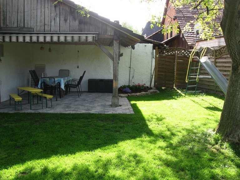 &Uuml;berdachte Gartenlaube